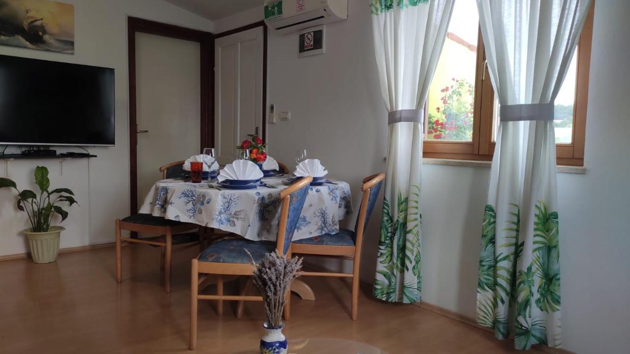 Kuca Za Odmor Tri Sunca Villa Pula Eksteriør billede